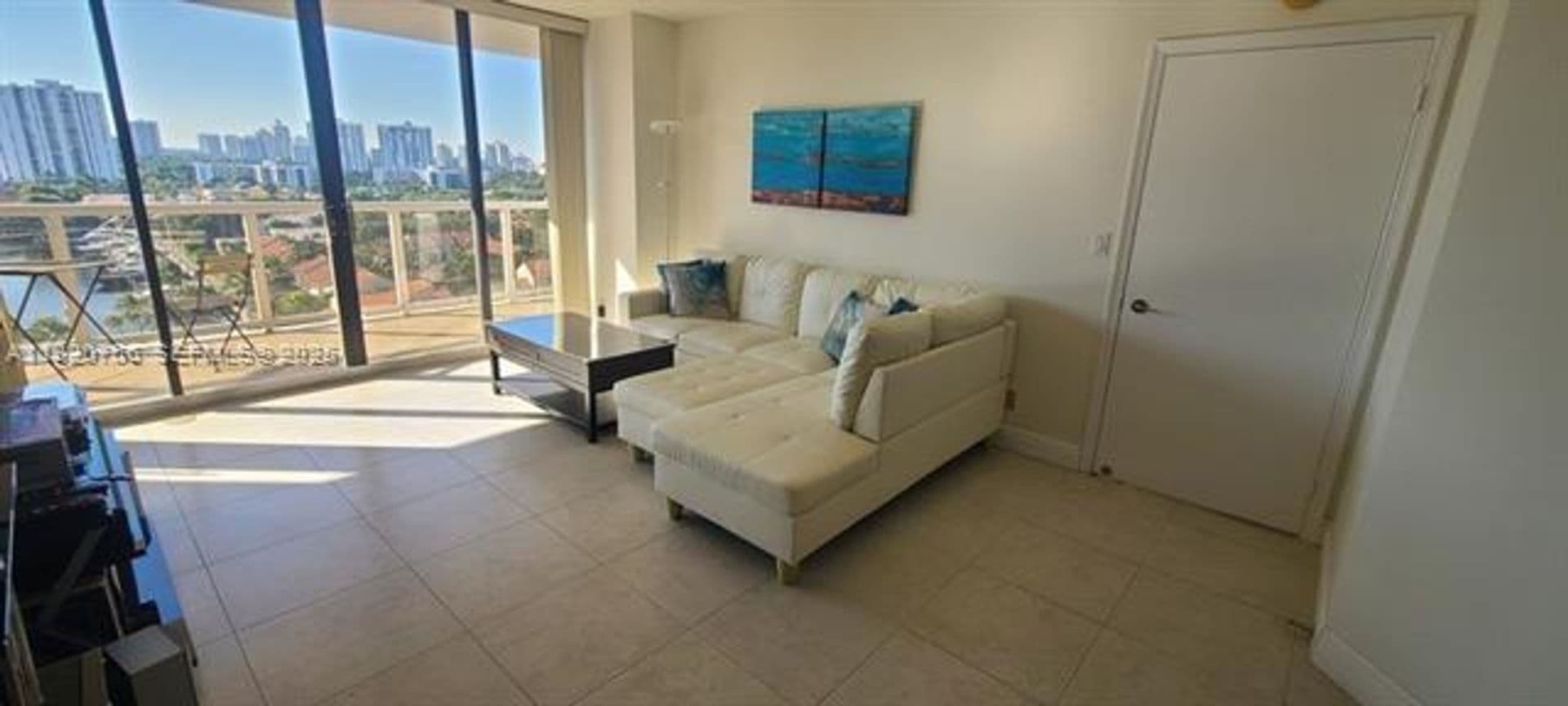 Aventura Condo: 3600 Yacht Club Dr cu-1204