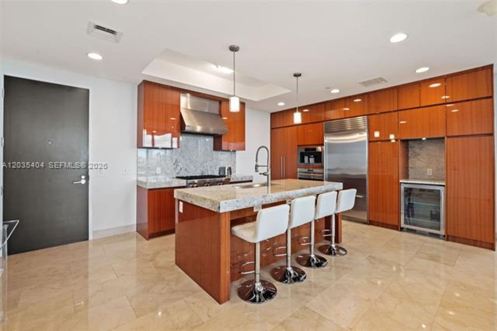Bal Harbour Condo: 9705 Collins Ave cu-605N
