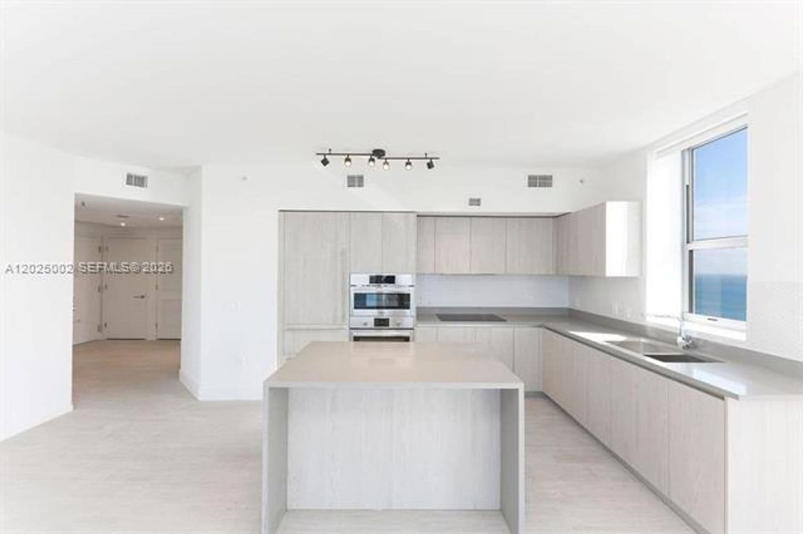 Hollywood Condo: 4010 S Ocean Dr cu-T3509