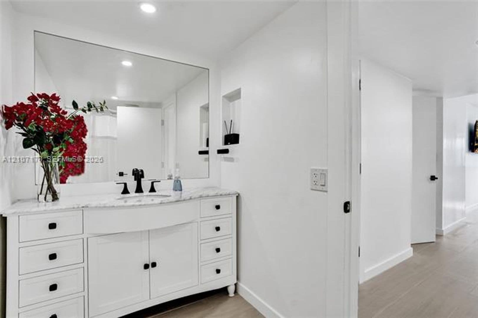 Hollywood Condo: 1201 S Ocean Dr cu-908S
