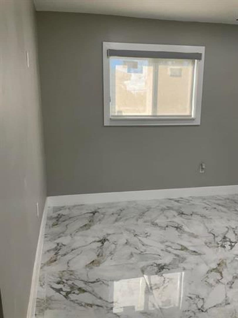 Hollywood House: 5540 Mayo St # 5540