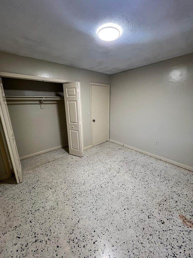 Miami Apartment: 1912 sw 2nd st apt 4