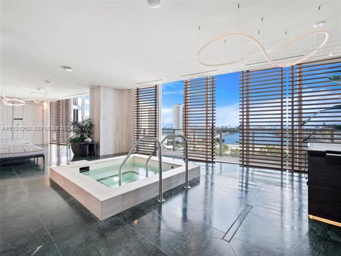Miami Condo: 1400 Biscayne Blvd cu-701