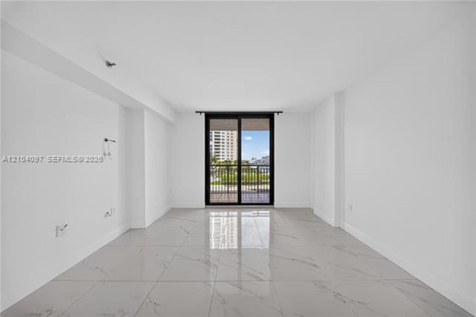 Miami Condo: 540 Brickell Key Dr cu-916