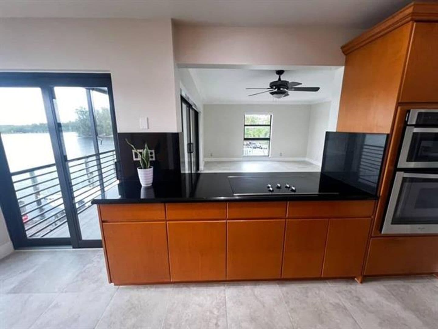 Hollywood Condo: 3200 N Ocean Dr cu-206