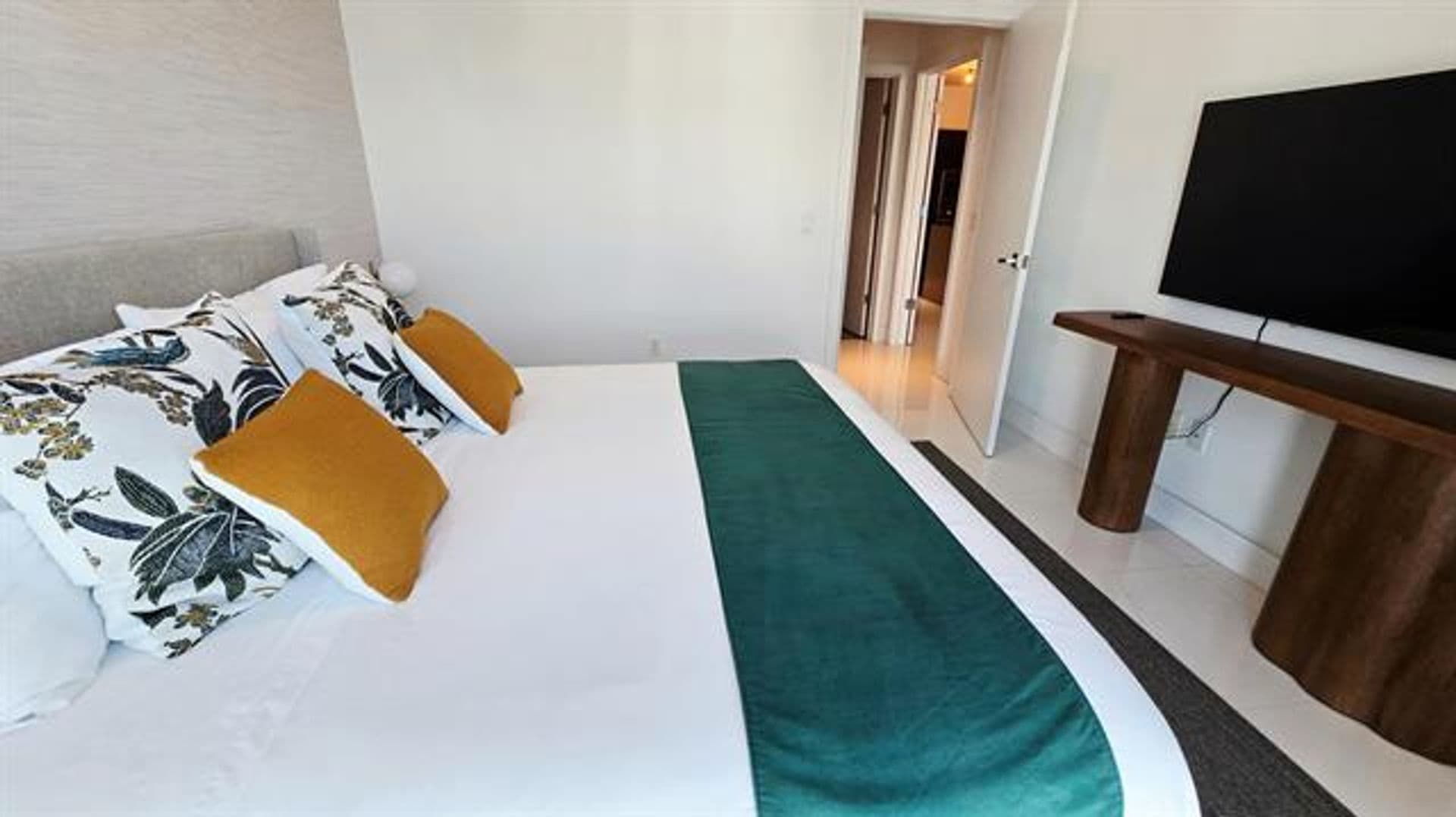Miami Condo: 1080 Brickell Ave cu-4207