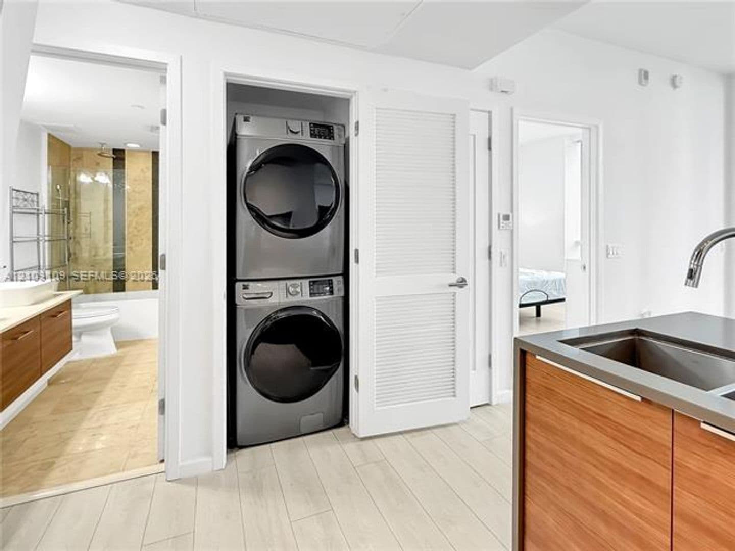 Miami Condo: 601 NE 27th St cu-1403