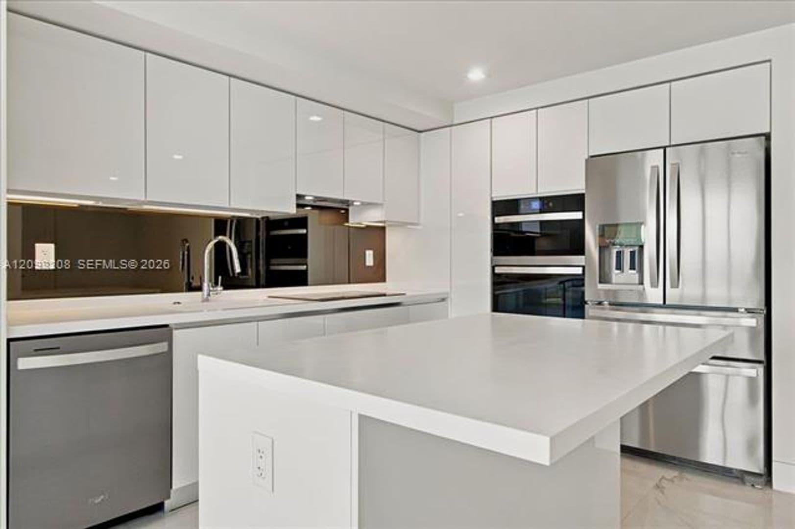 Hallandale Beach Condo: 1170 E Hallandale cu-2109