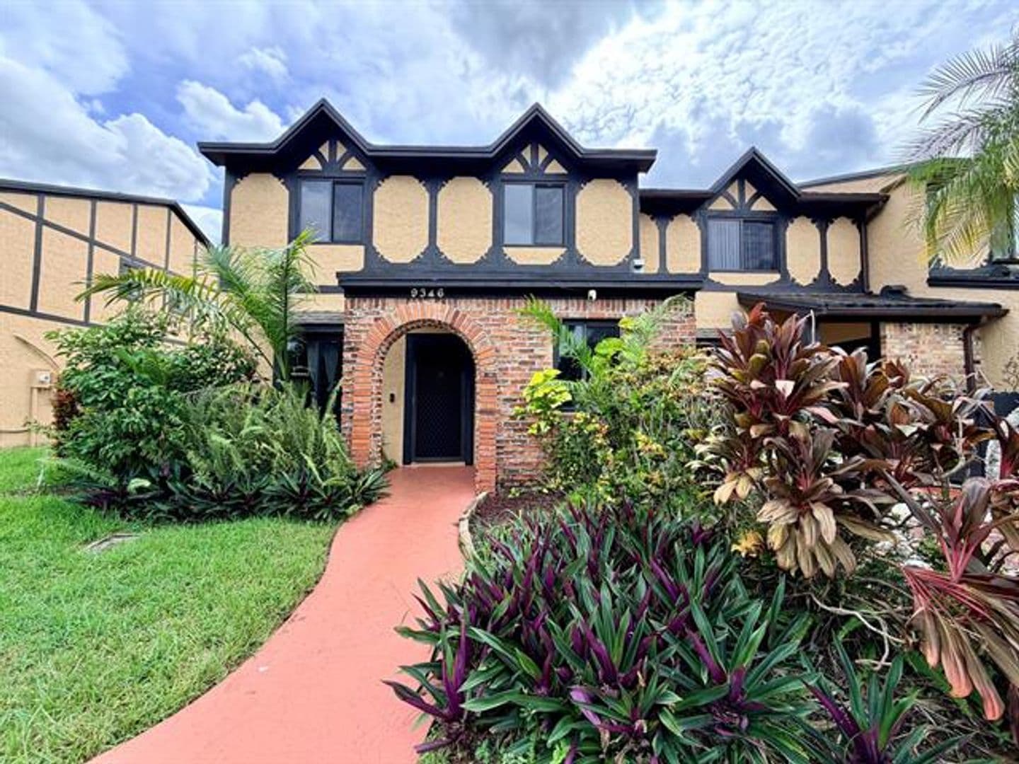 Sunrise House: 9346 NW 49th Pl th 9346