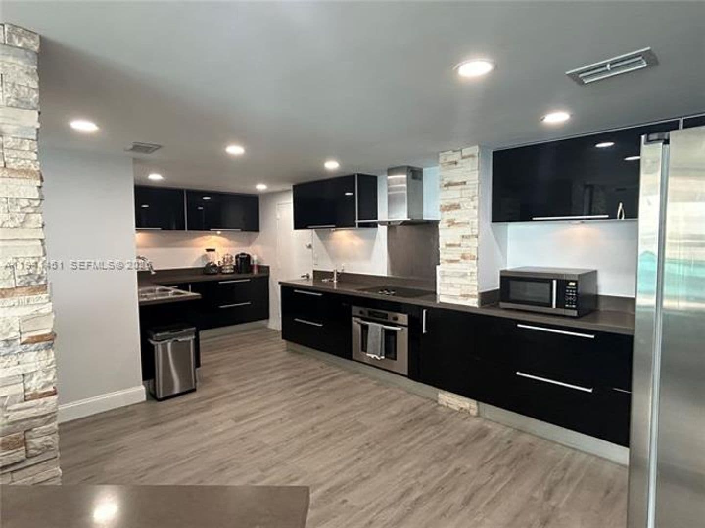 Hollywood Condo: 4001 S Ocean Dr cu-PH11