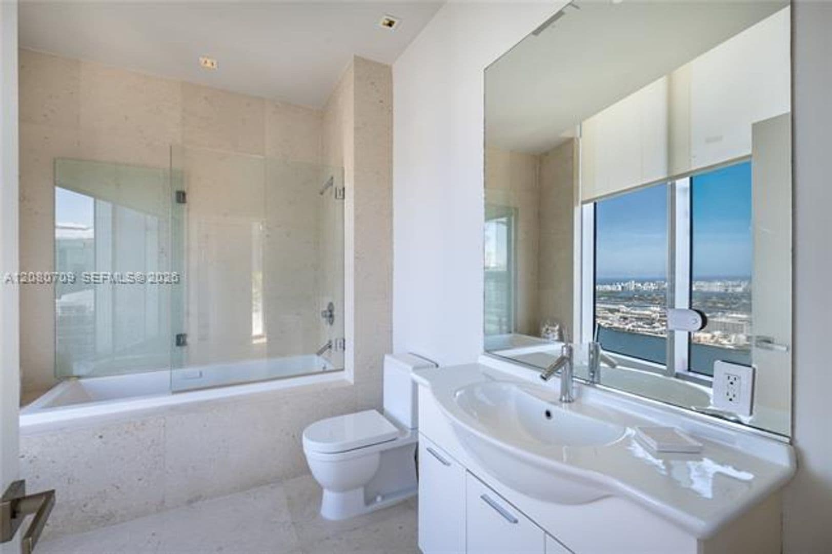Miami Condo: 465 Brickell Ave cu-PH5701