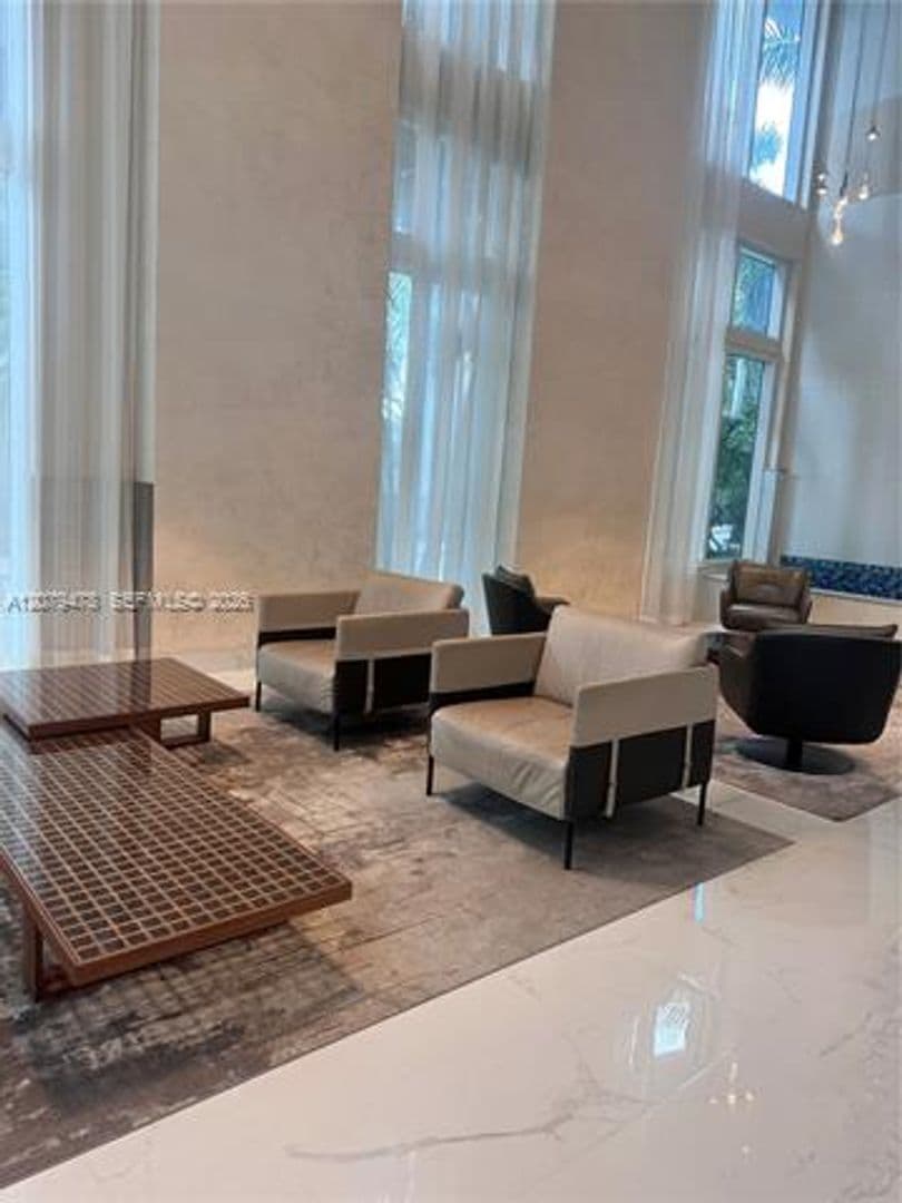 Miami Condo: 41 SE 5th St cu-2405