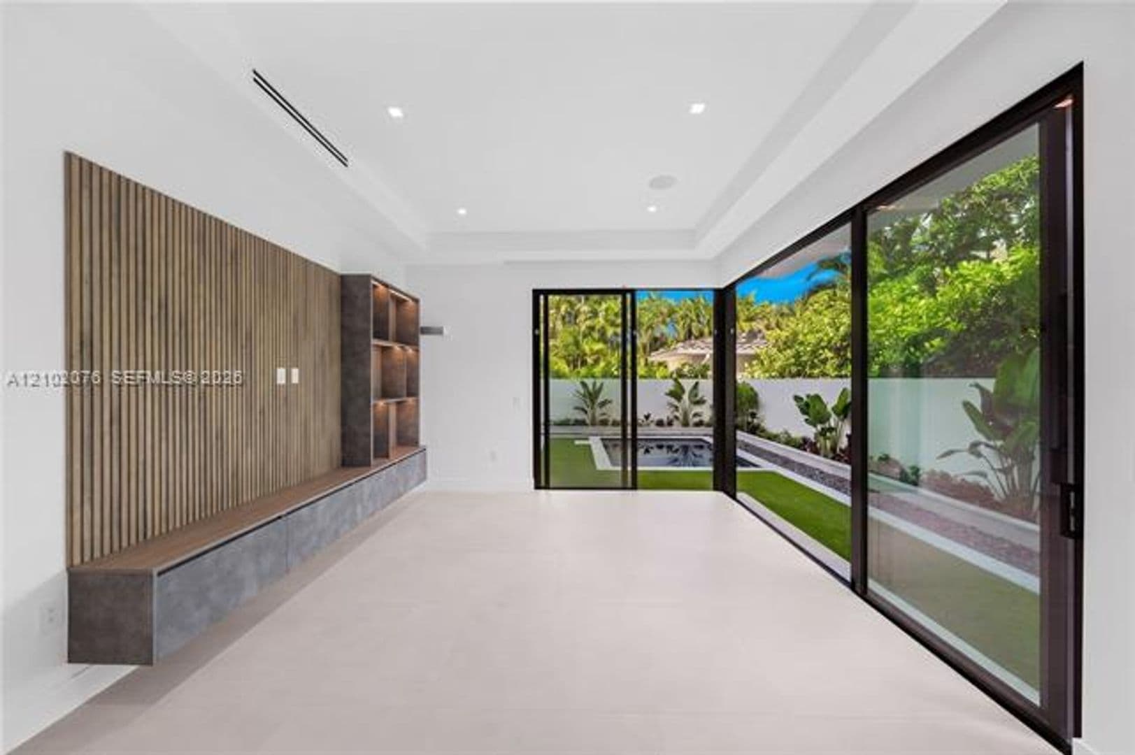 Coral Gables Townhome: 2710 Le Jeune Rd th 2710