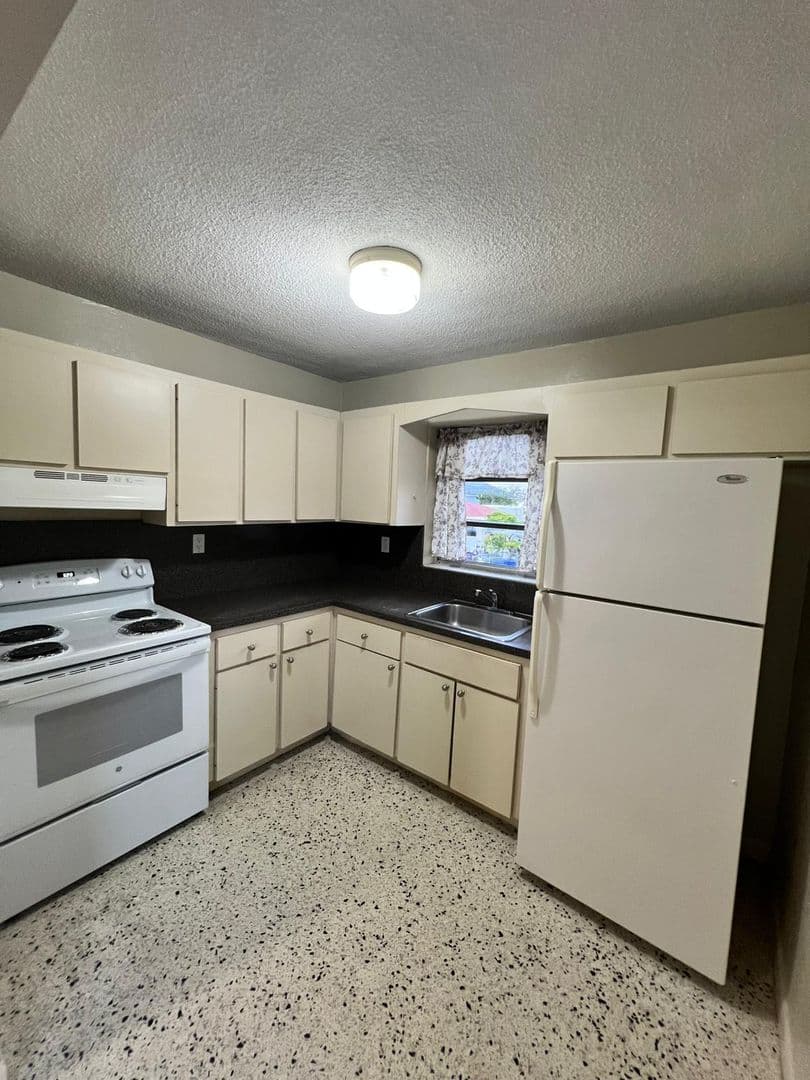 Miami Apartment: 1912 sw 2nd st apt 4