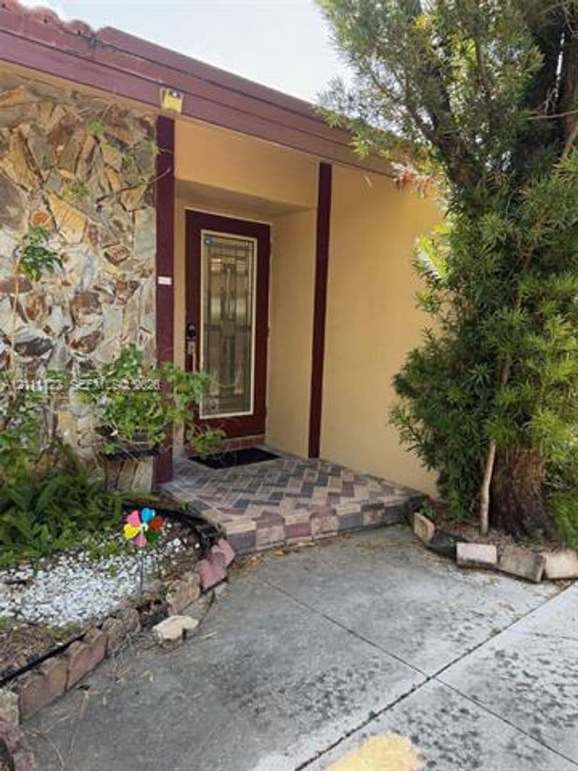 Hollywood Townhome: 5020 Sheridan St th 2