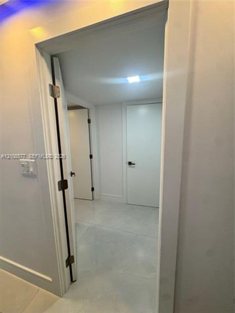 Miami Beach Condo: 6039 Collins Ave cu-715