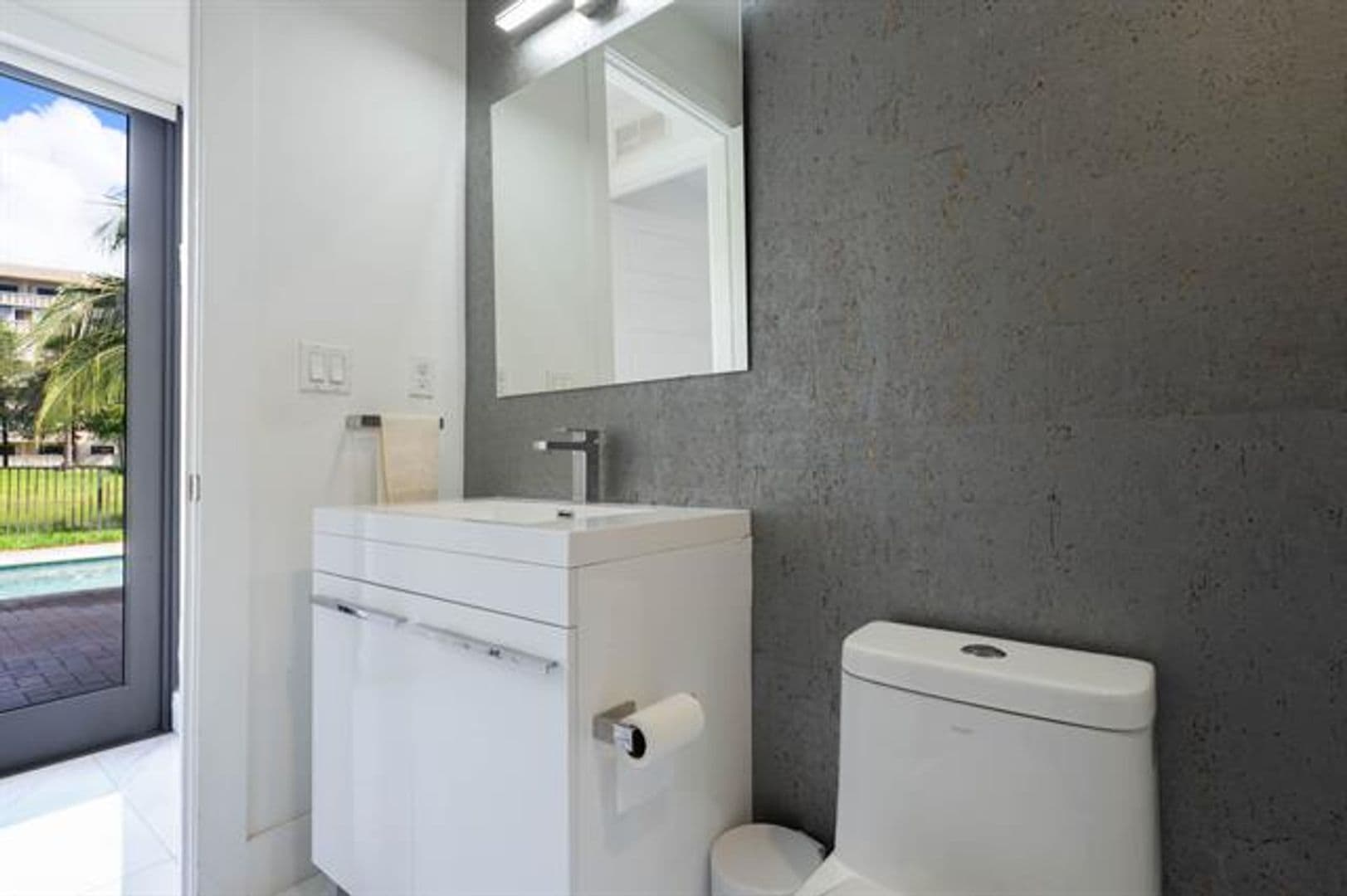 Miami House: 875 NE 193rd Ter # 875