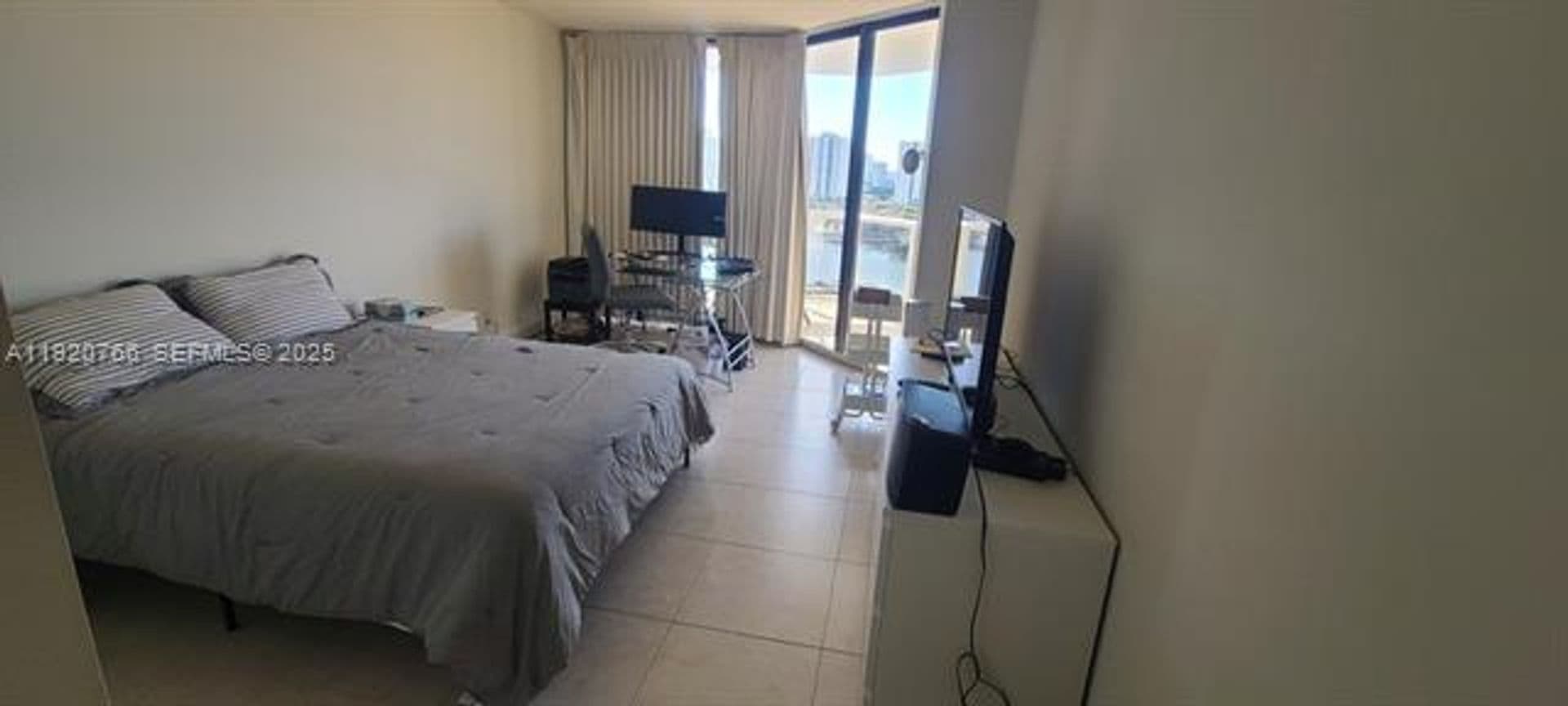 Aventura Condo: 3600 Yacht Club Dr cu-1204