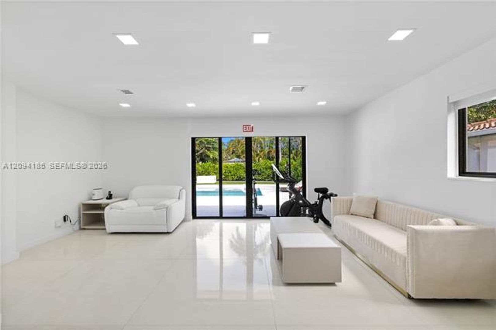 Hollywood House: 1117 Adams St # 1117