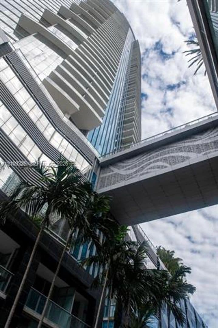 Miami Condo: 851 NE 1st Ave cu-1811