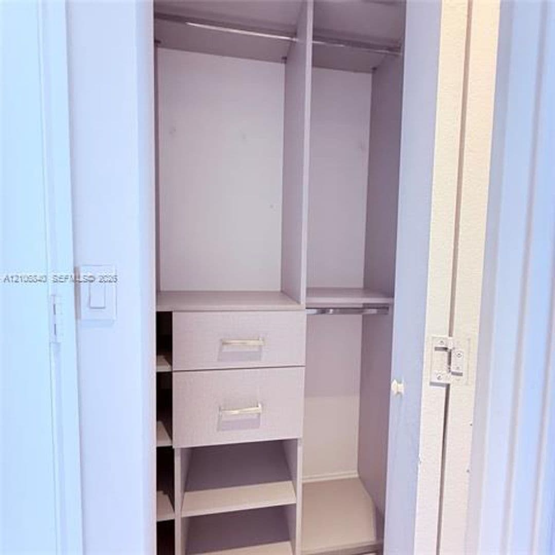 Miami Condo: 55 SW 9th St cu-3903