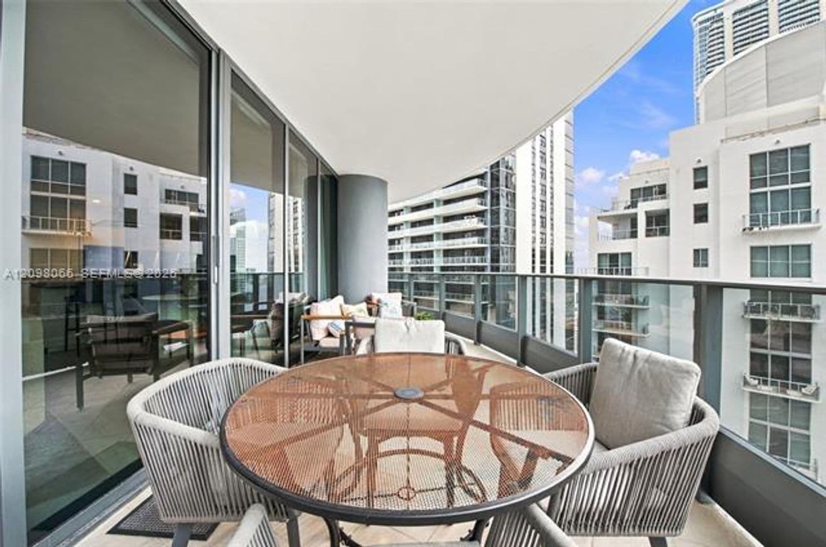 Miami Condo: 1000 Brickell Plz cu-3401