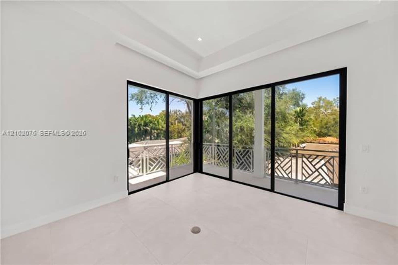 Coral Gables Townhome: 2710 Le Jeune Rd th 2710
