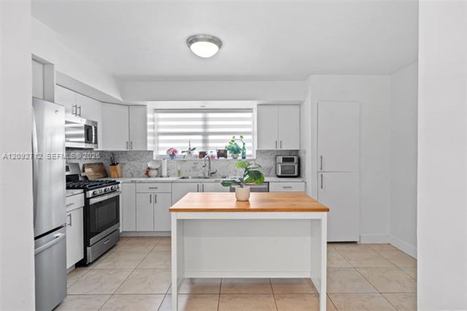 Hollywood House: 2819 Cleveland St # 2819