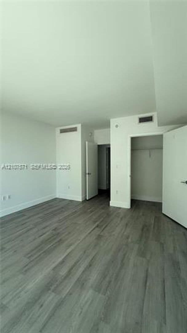 Miami Condo: 500 Brickell Ave cu-2808