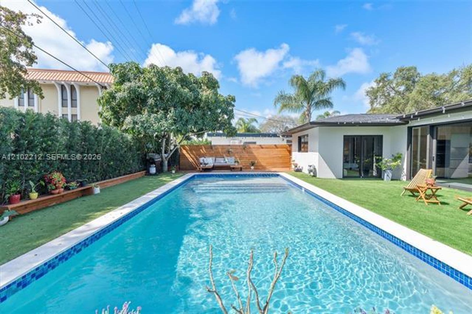 Hollywood House: 4000 N Circle Dr # 4000
