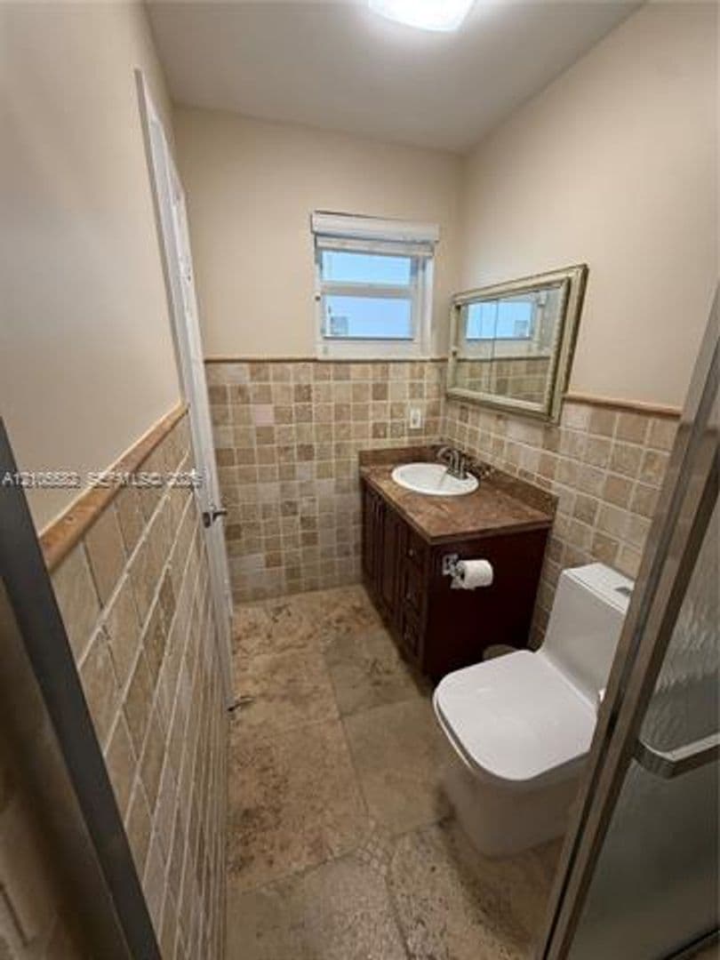 Miami House: 2215 NE 204th St # 2215