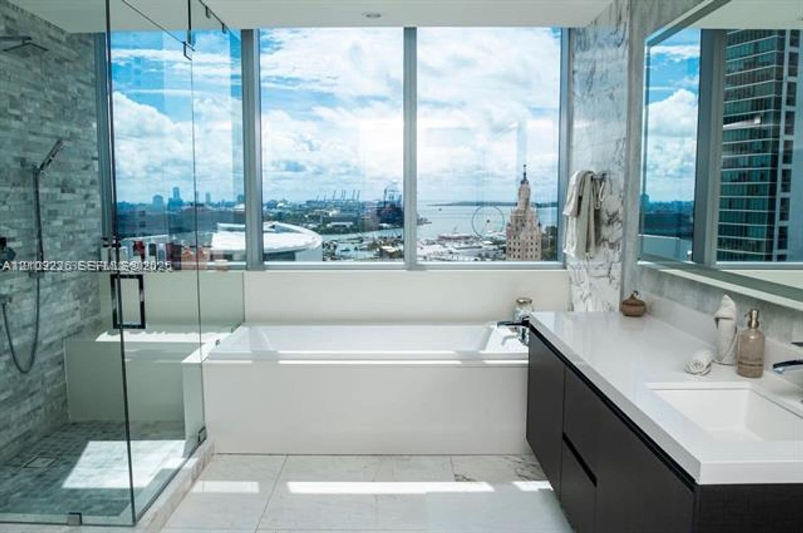 Miami Condo: 851 NE 1st Ave cu-1811