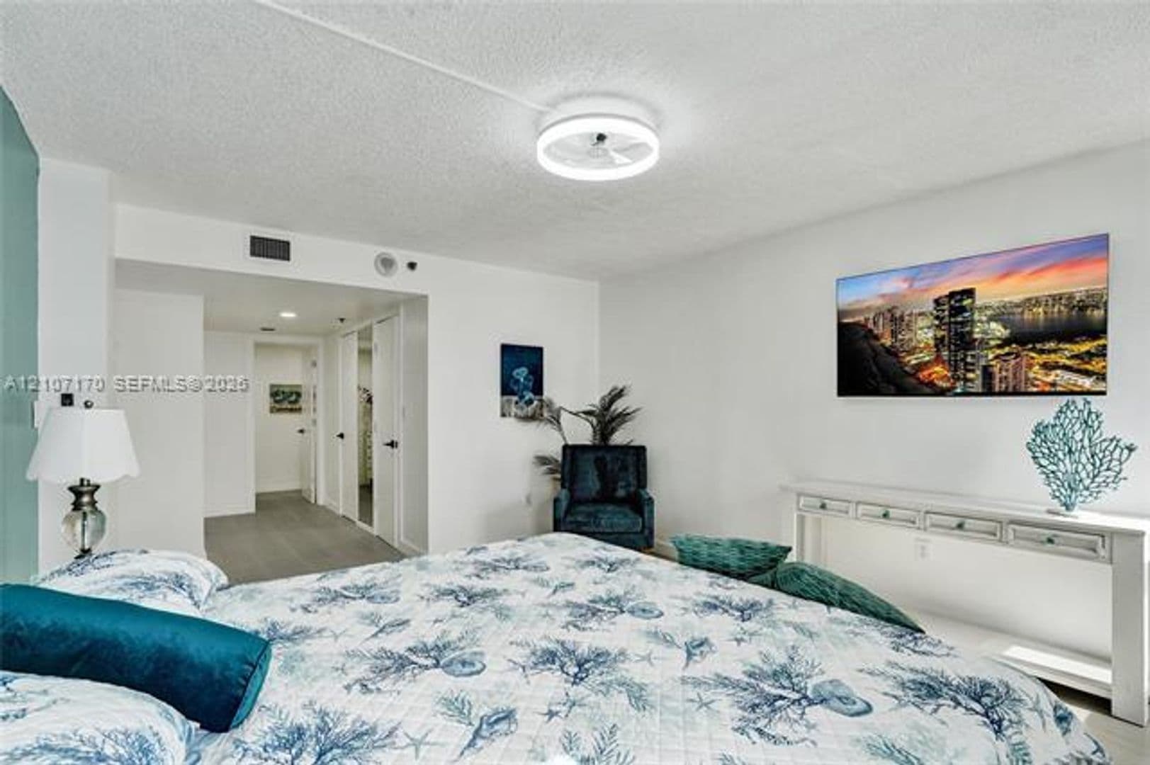 Hollywood Condo: 1201 S Ocean Dr cu-908S