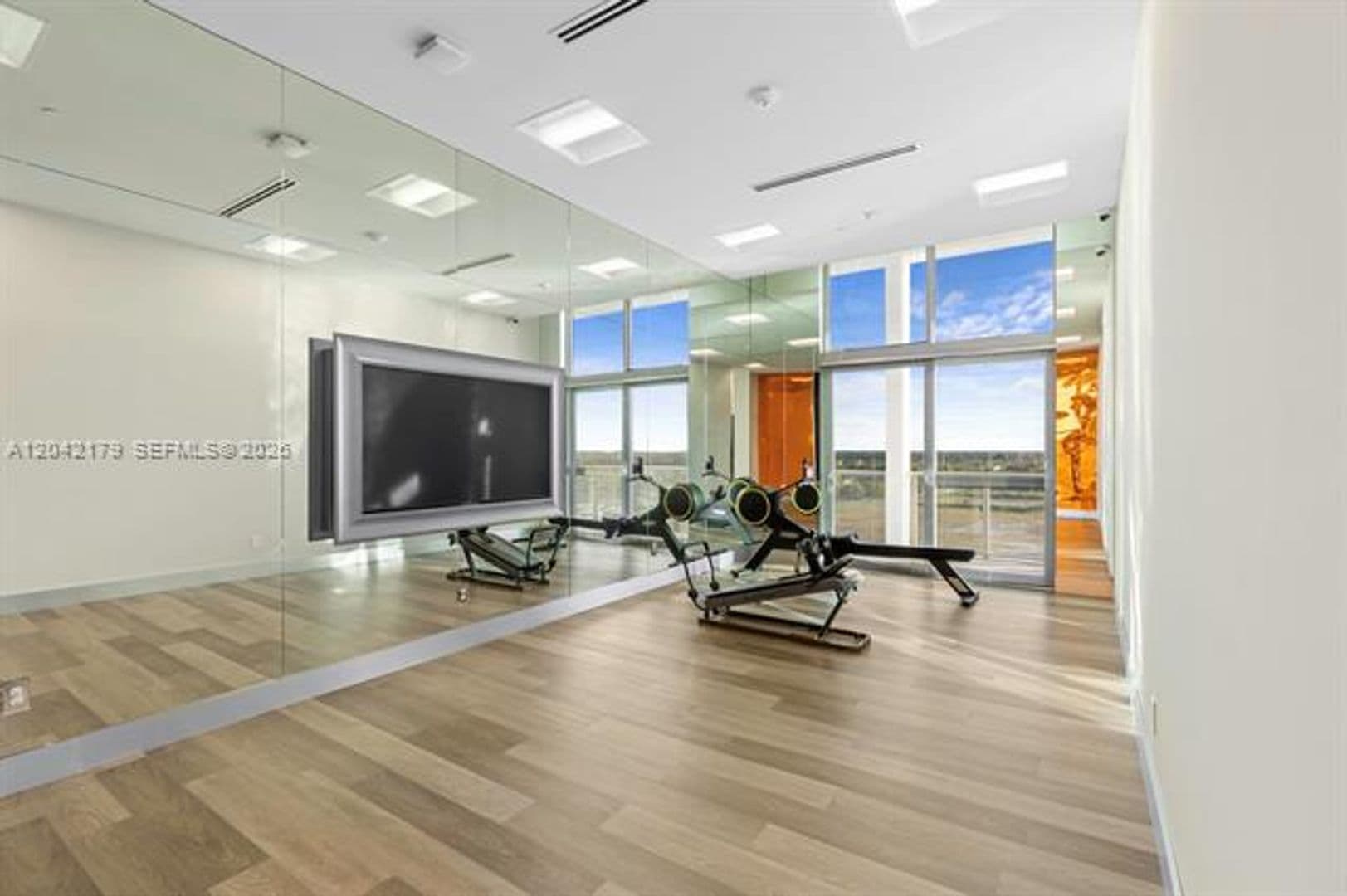 Sunrise Condo: 2000 Metropica Way cu-616