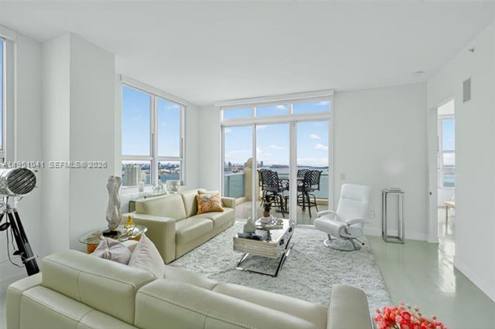 Miami Condo: 1155 Brickell Bay Dr cu-PH210