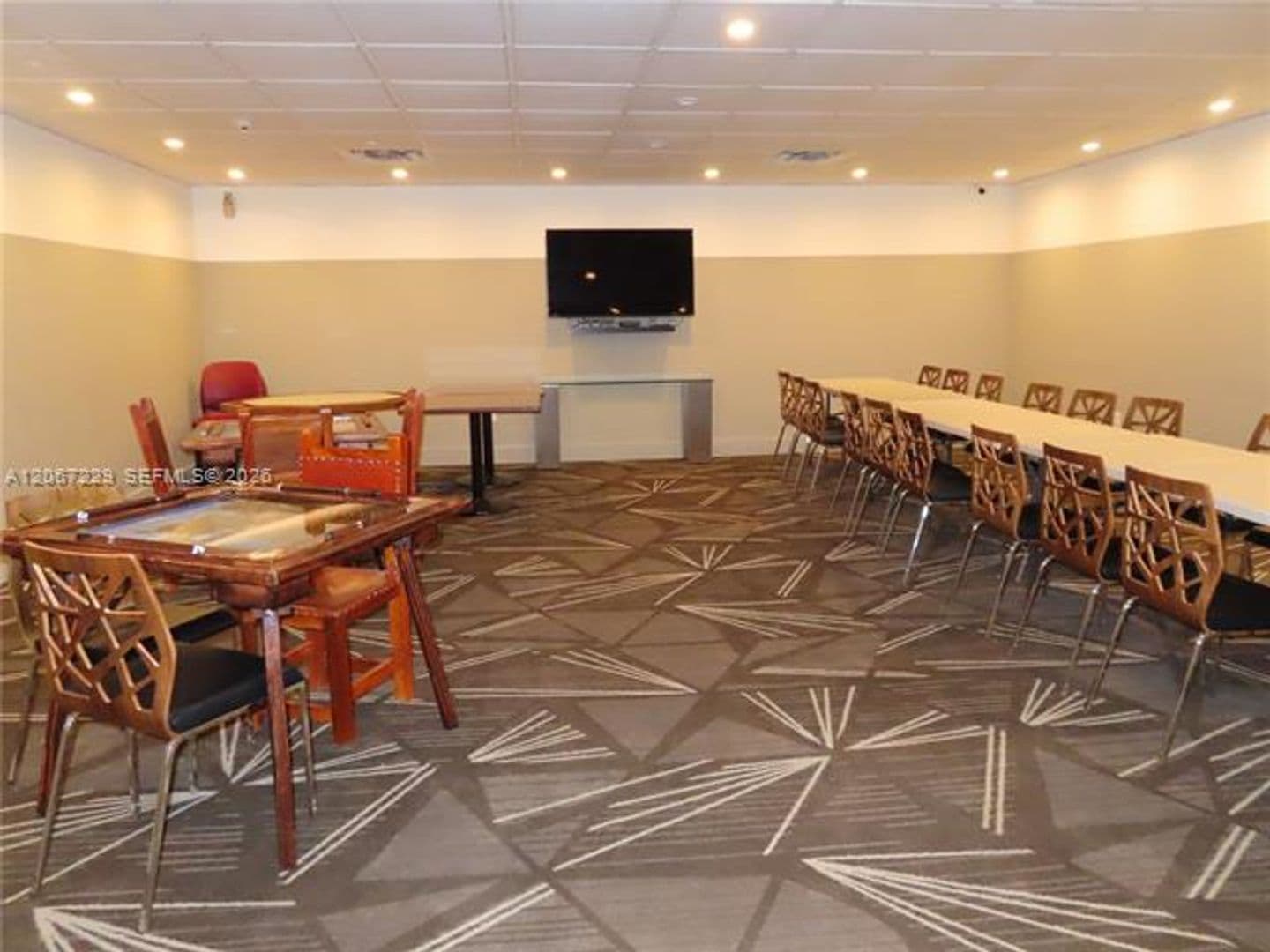Miami Beach Condo: 5701 Collins Ave cu-1003