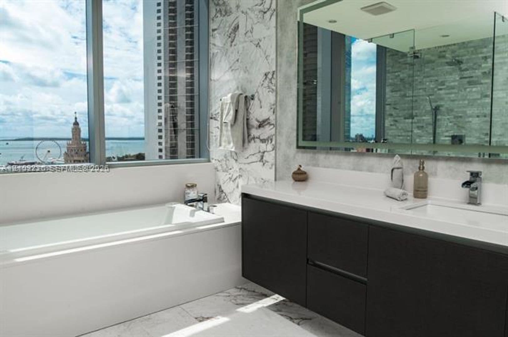 Miami Condo: 851 NE 1st Ave cu-1811