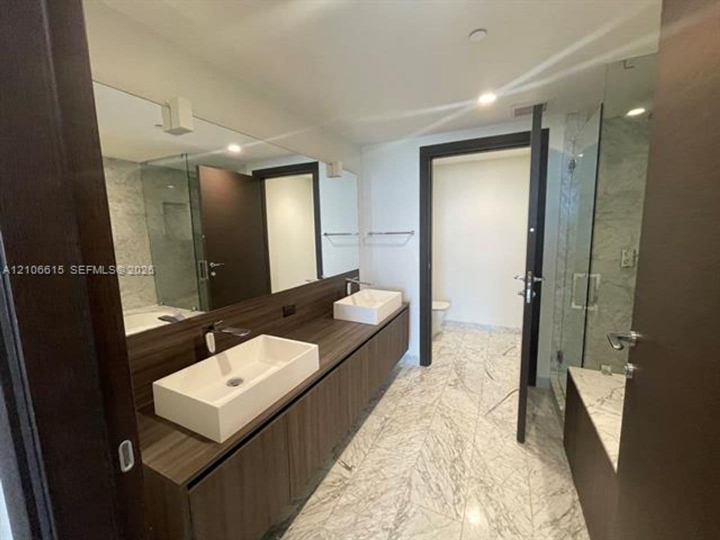 Miami Condo: 1000 Brickell Plz cu-1906