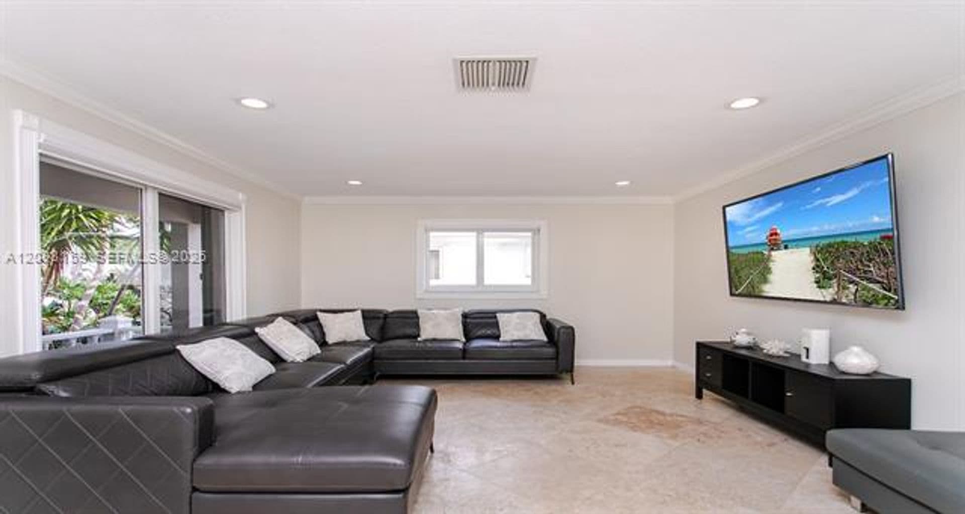 Hollywood House: 1254 Harrison St # 1254