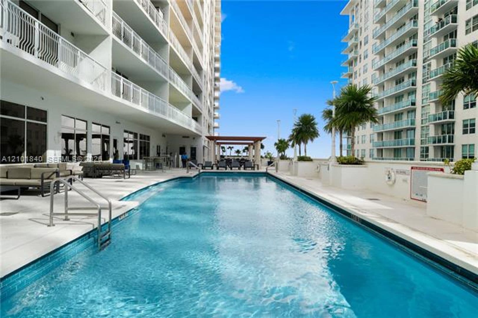 Miami Condo: 1200 Brickell Bay Dr cu-1907