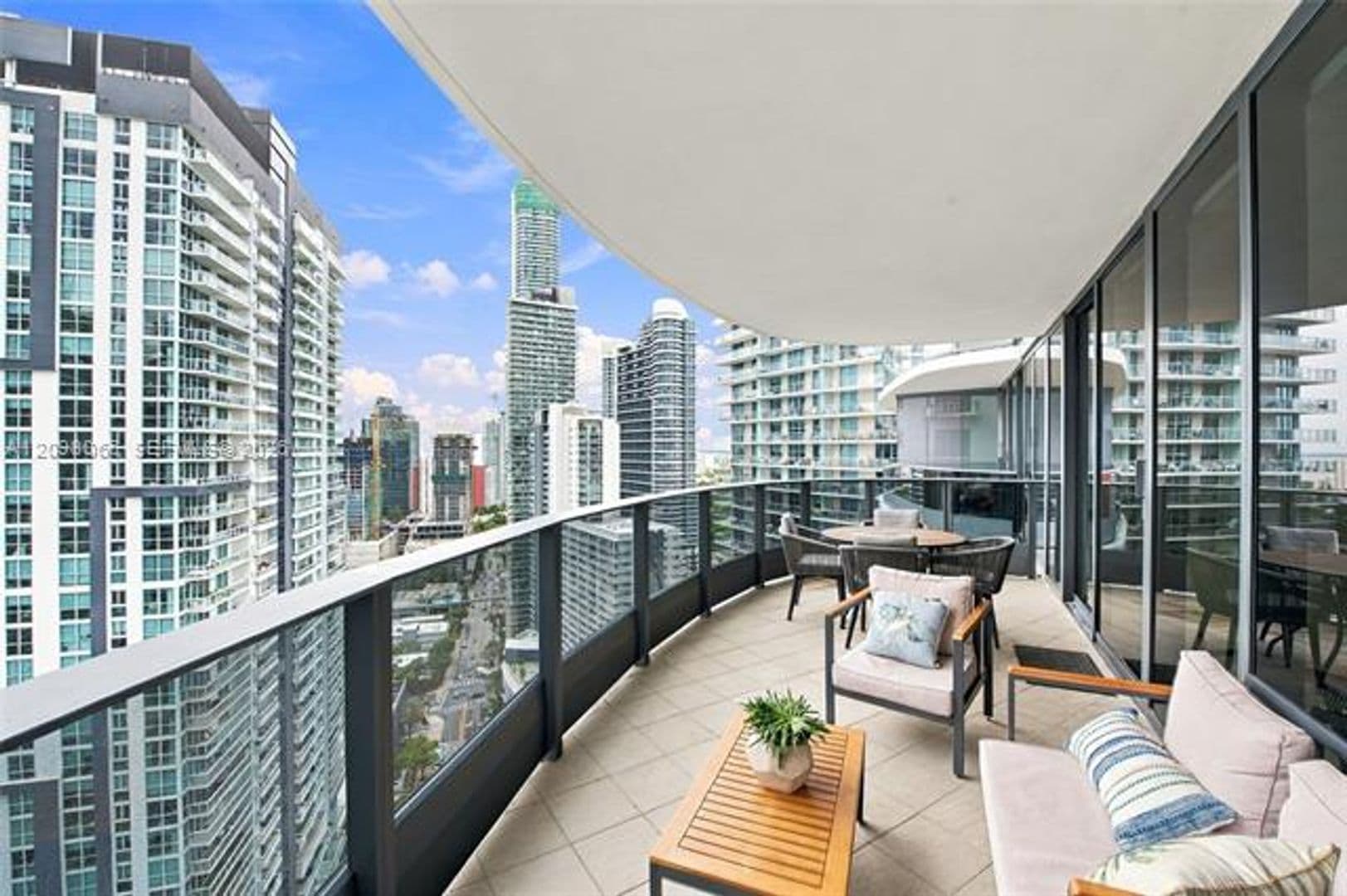Miami Condo: 1000 Brickell Plz cu-3401