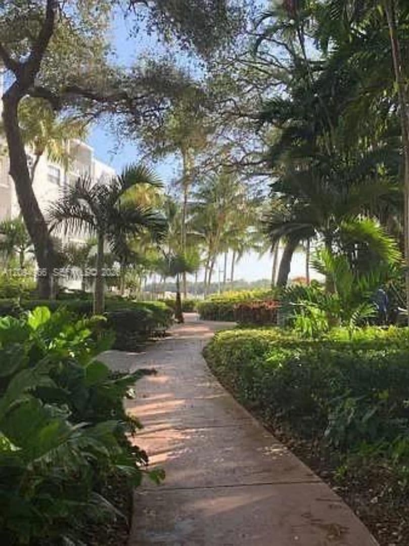 Miami Condo: 680 NE 64th St cu-APH8