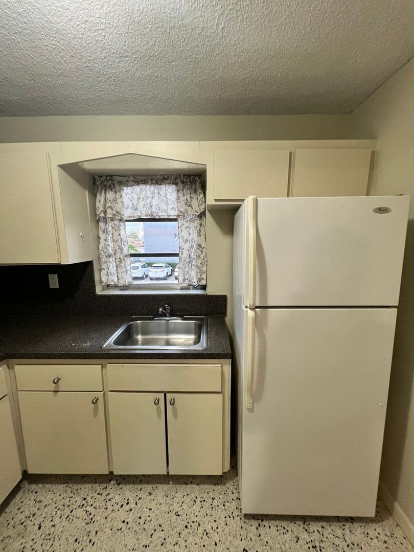 Miami Apartment: 1912 sw 2nd st apt 4