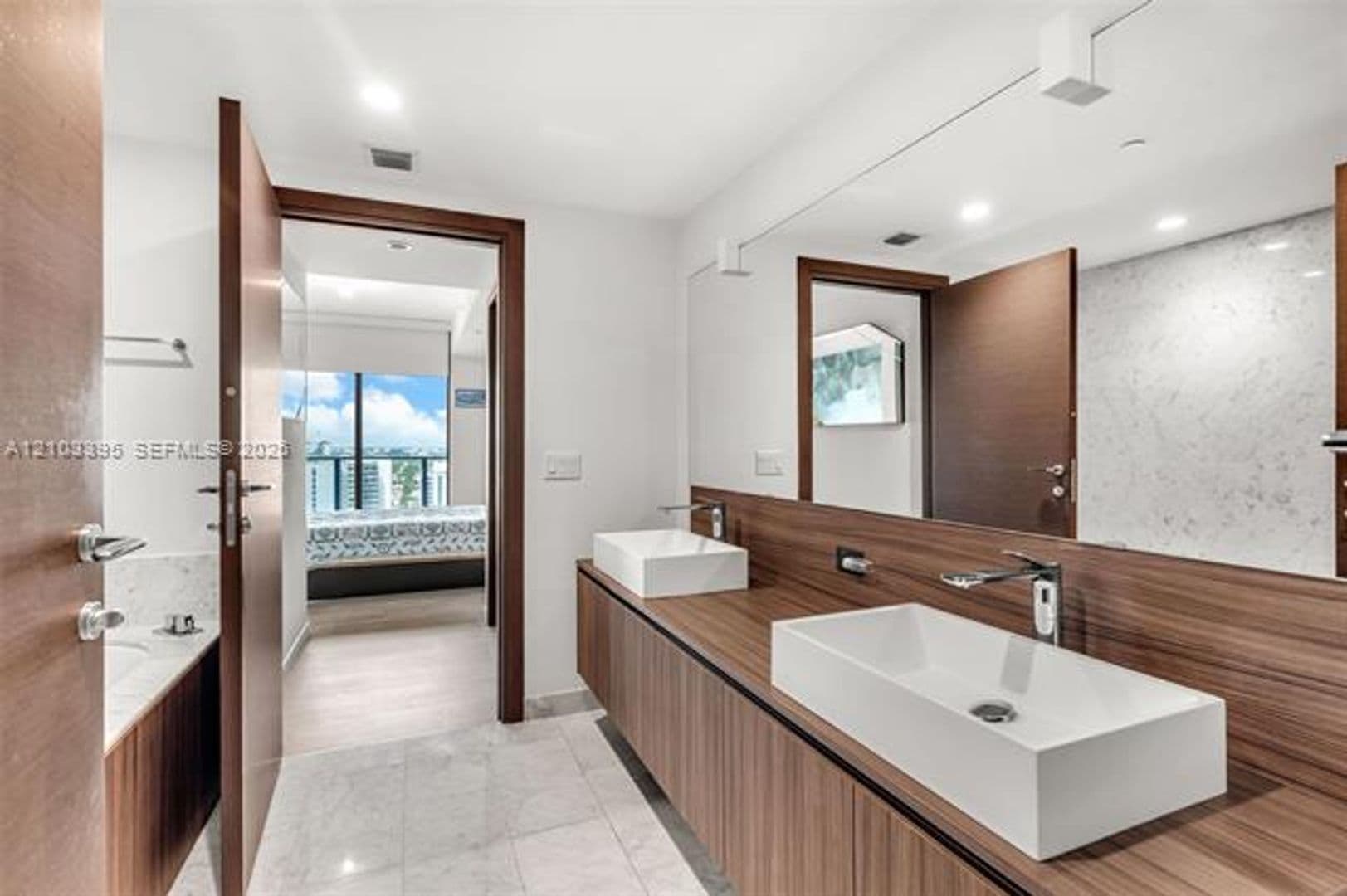 Miami Condo: 1000 Brickell Plz cu-3110