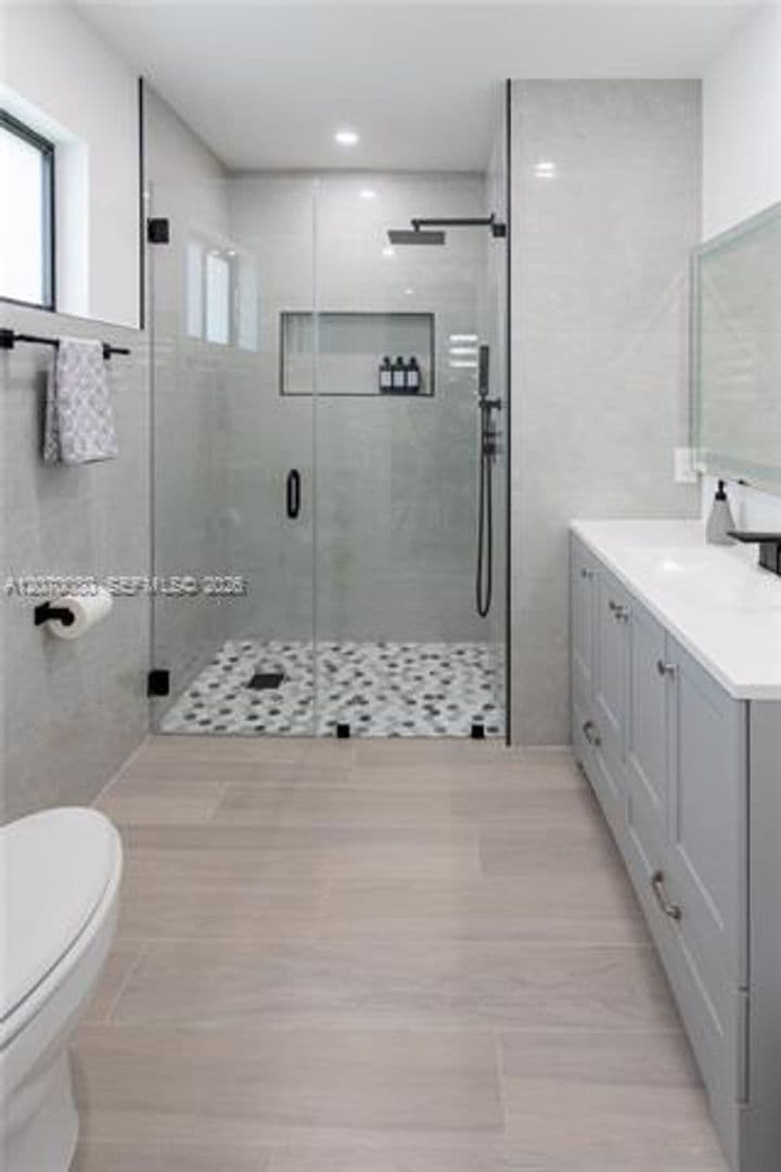 Hollywood House: 4010 Johnson St # 4010