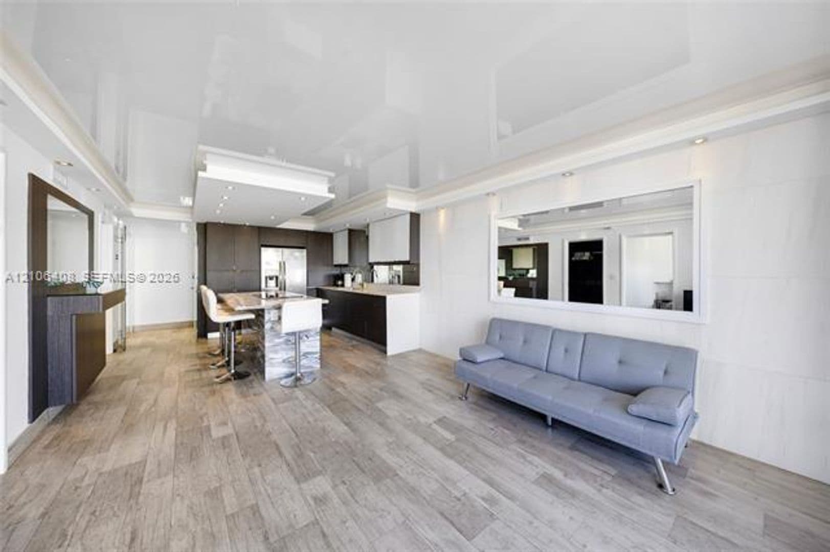 Miami Beach Condo: 401 Ocean Dr cu-801