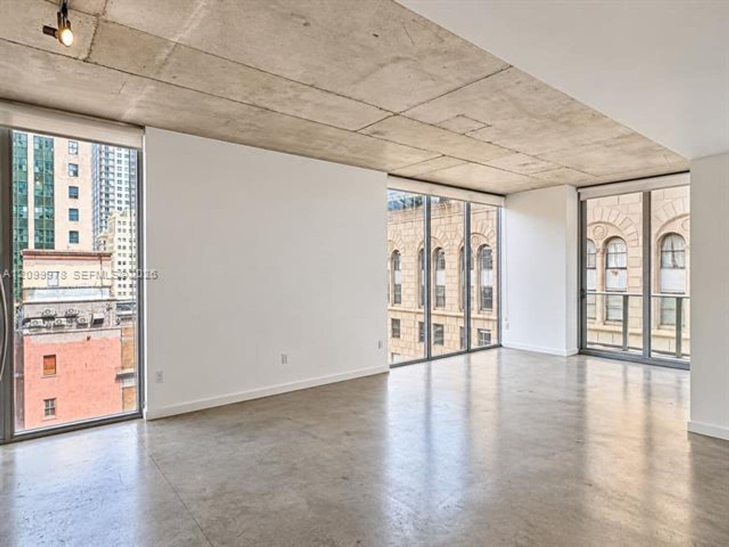 Miami Condo: 151 SE 1st St cu-1202