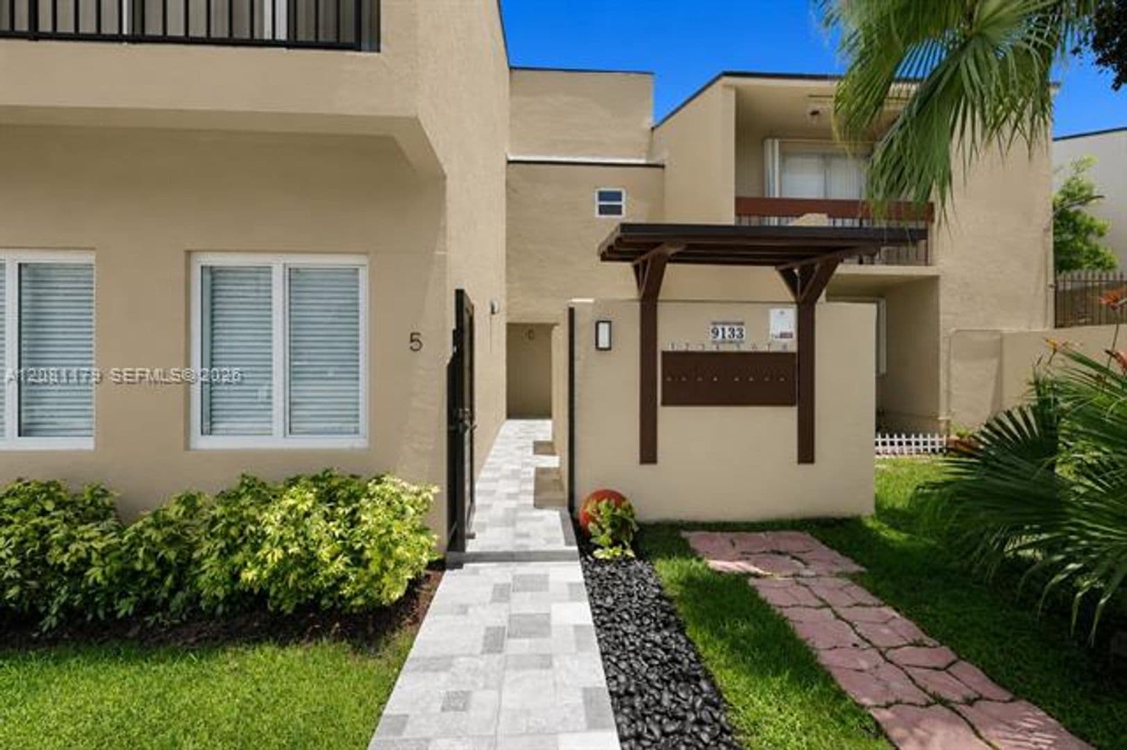Miami Townhome: 9133 Fontainebleau Blvd th 5