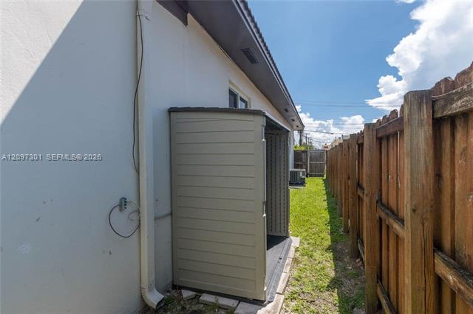 Miami House: 3916 SW 58th Ave # 3916