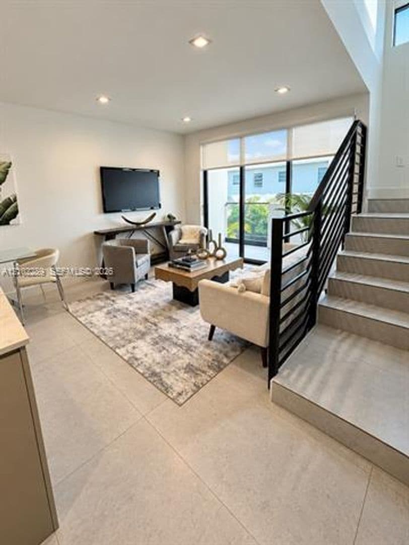 Miami Townhome: 721 SW 11th St th B